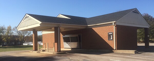 More Photos Of 600 E Atlantic St, Emporia Bank For Sale