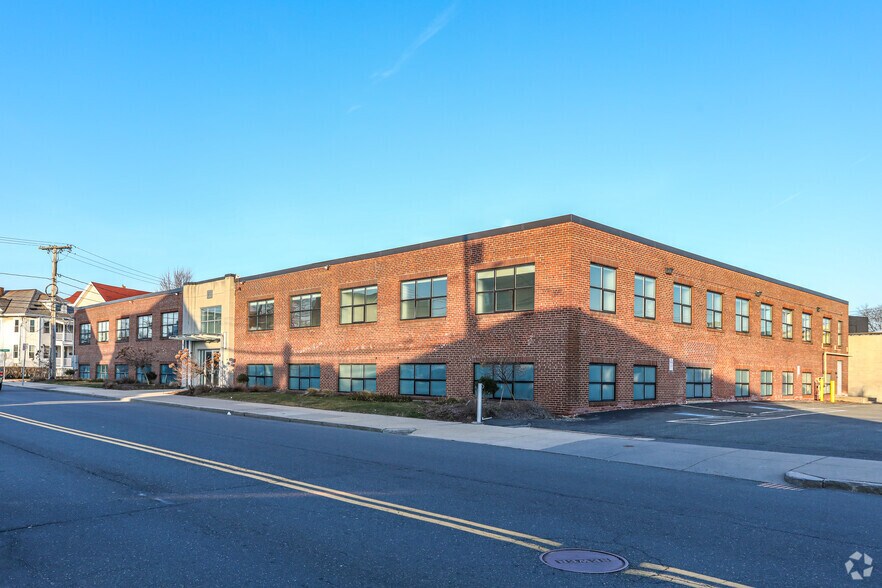 Primary Photo Of 85 School St, Watertown Office For Lease