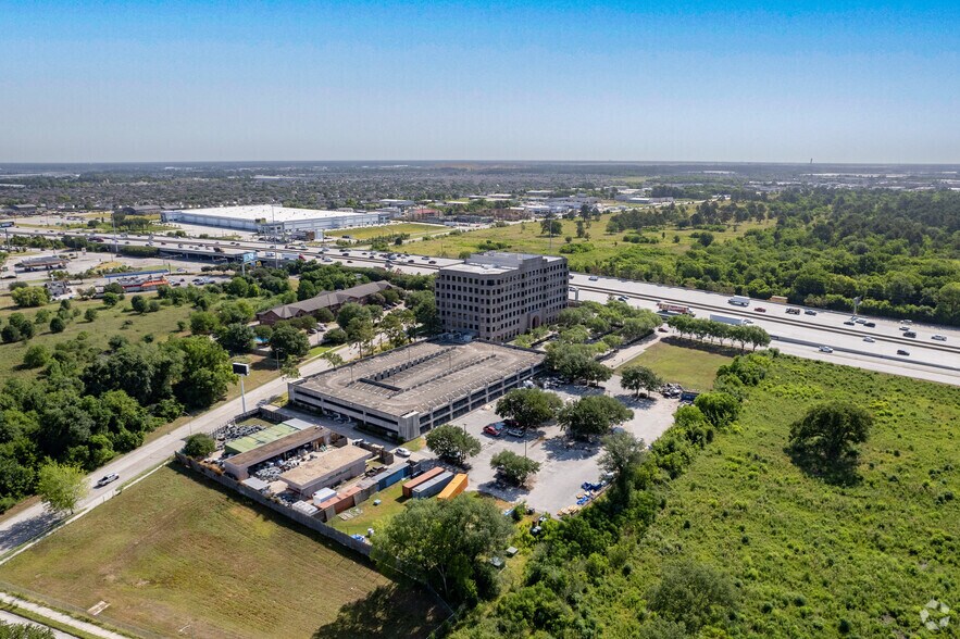 More Photos Of 13401 N I-45, Houston Office For Sale