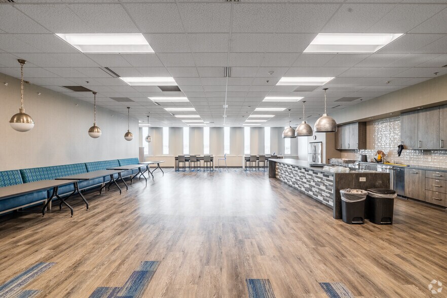 More Photos Of 3721 Tecport Dr, Harrisburg Office For Sale