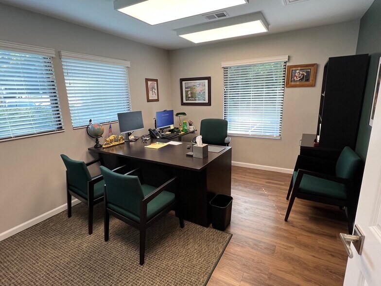 More Photos Of 1522 Oakhurst Dr, Charleston Office For Sale