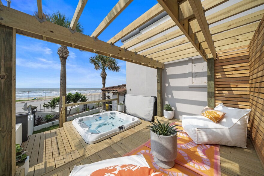 More Photos Of 1628 Seawall Blvd, Galveston Apartments For Sale