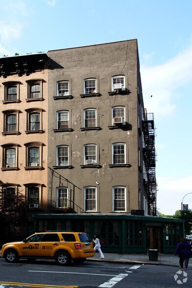 More Photos Of 470 W 23rd St, New York Apartments For Lease