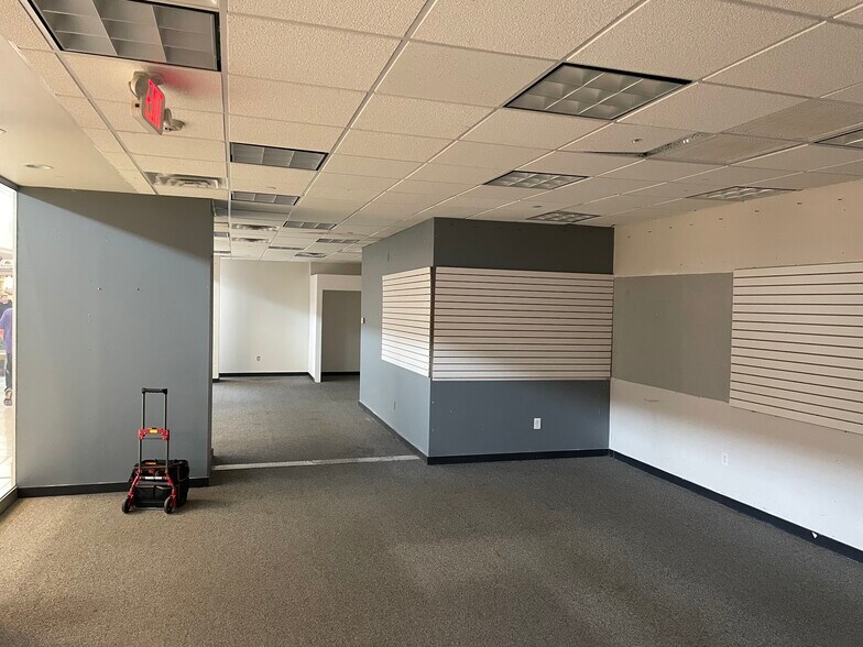 More Photos Of 10000 California St, Omaha Unknown For Lease