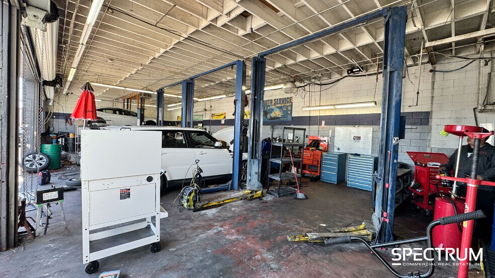 More Photos Of 21024 Sherman Way, Canoga Park Auto Repair For Lease