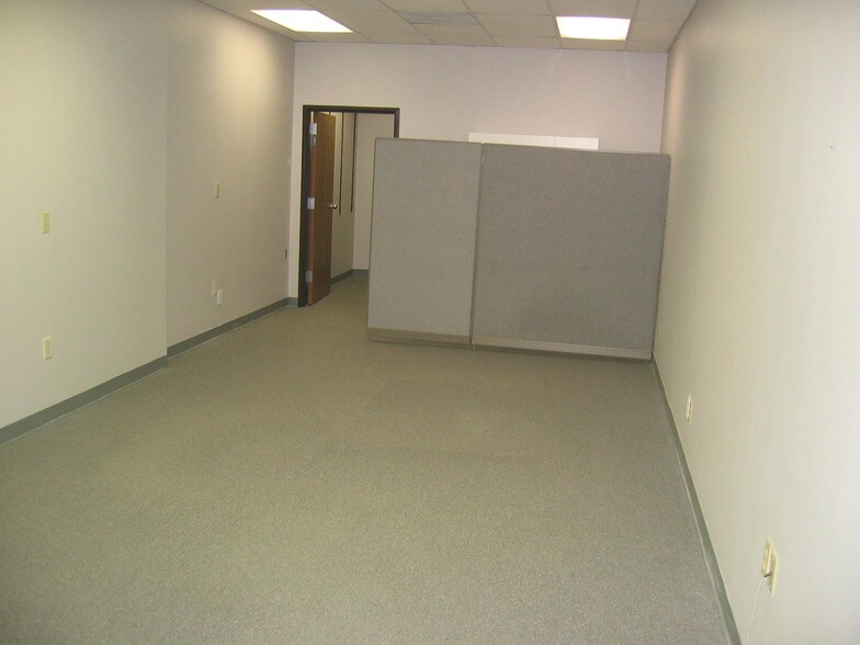 More Photos Of 4214 Fleur Dr, Des Moines General Retail For Lease