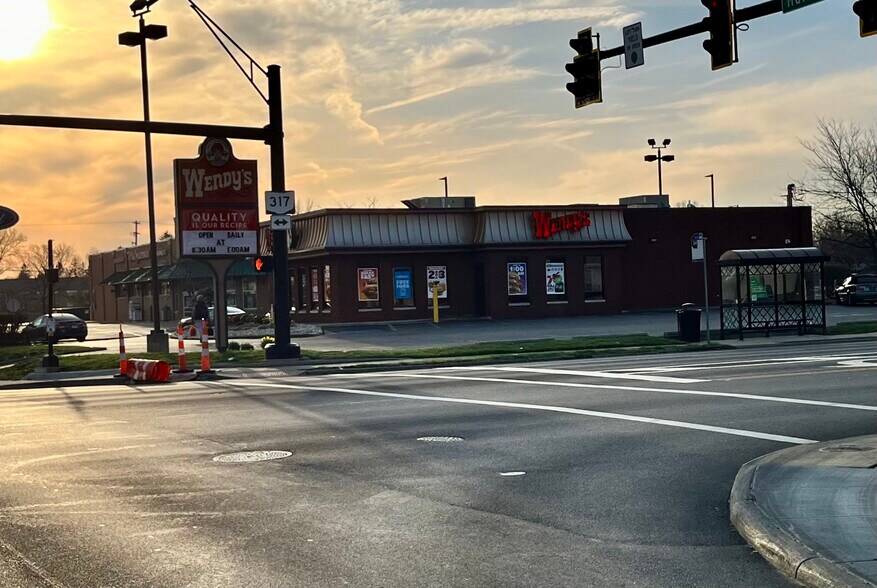 More Photos Of 4595 E Main St, Whitehall Fast Food For Sale