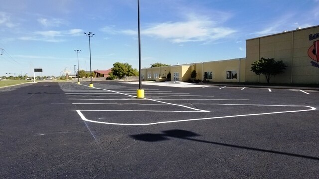 More Photos Of 6720 NW Quanah Parker Trwy, Lawton Freestanding For Sale