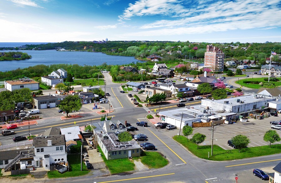 More Photos Of 15 S Embassy St, Montauk Restaurant For Sale