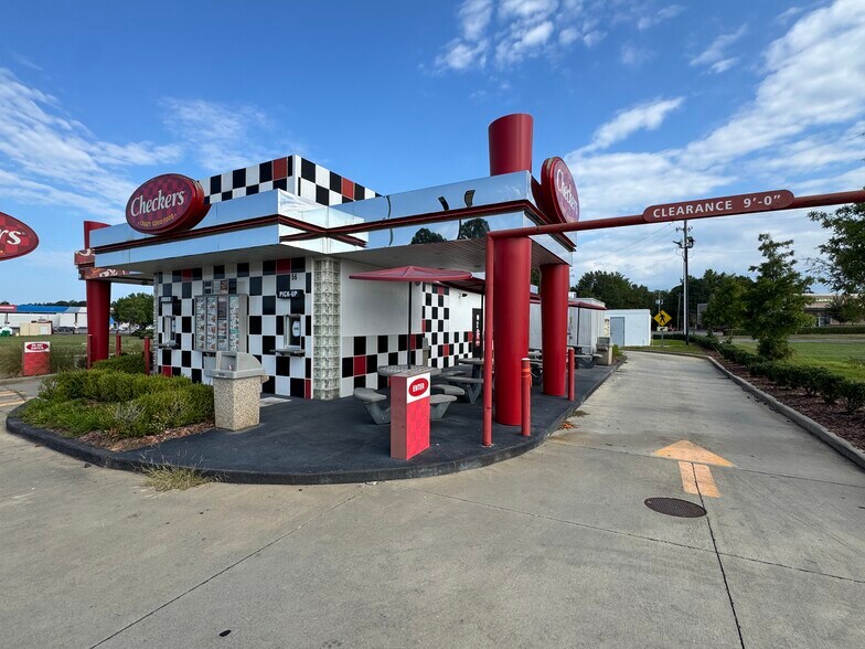 More Photos Of 5620 Mcfarland Blvd, Northport Freestanding For Lease