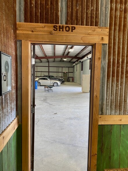 More Photos Of 5421 Gerstner Memorial Blvd, Lake Charles Warehouse For Lease