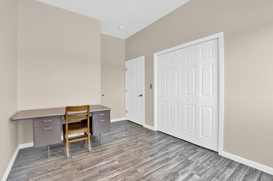 More Photos Of 12 Dracut Hill Rd, Vaughn Industrial For Sale