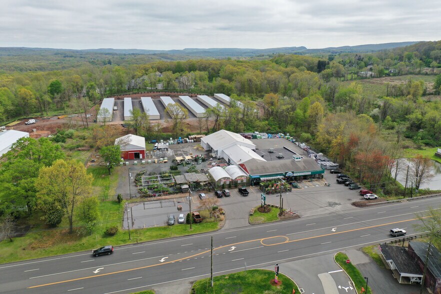 More Photos Of 147 Meriden Rd, Middlefield Garden Center For Lease