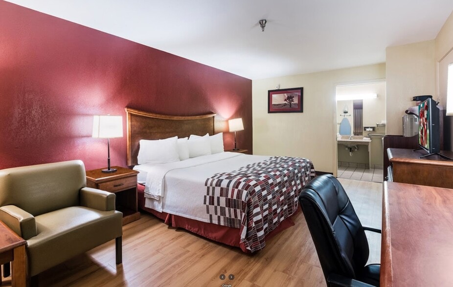 More Photos Of 12323 Interstate 45 N, Willis Hotel For Sale