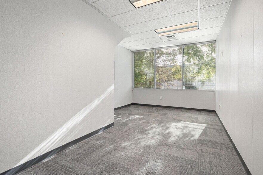 More Photos Of 503 Oberlin Rd, Raleigh Office For Sale