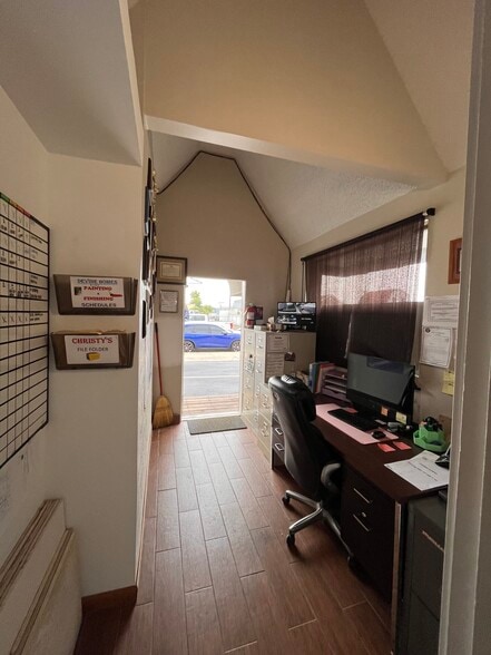 More Photos Of 521 E Marion St, Mishawaka Service For Sale