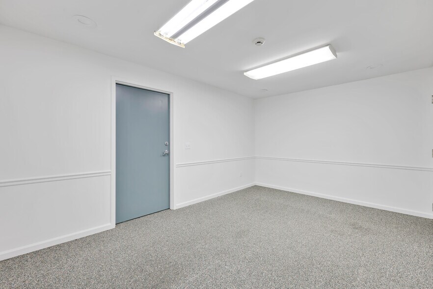 More Photos Of 179 Main St, Monroe Storefront For Lease