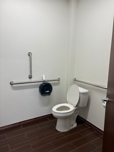 More Photos Of 16600-16622 N Western Ave, Edmond Unknown For Lease