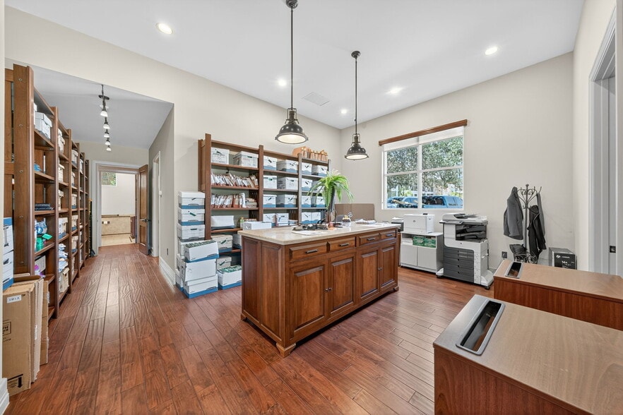 More Photos Of 16023 Via Shavano, San Antonio Office For Sale