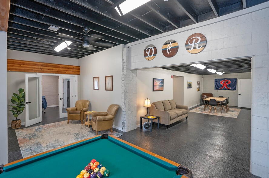 More Photos Of 709 106th St S, Tacoma Auto Repair For Sale