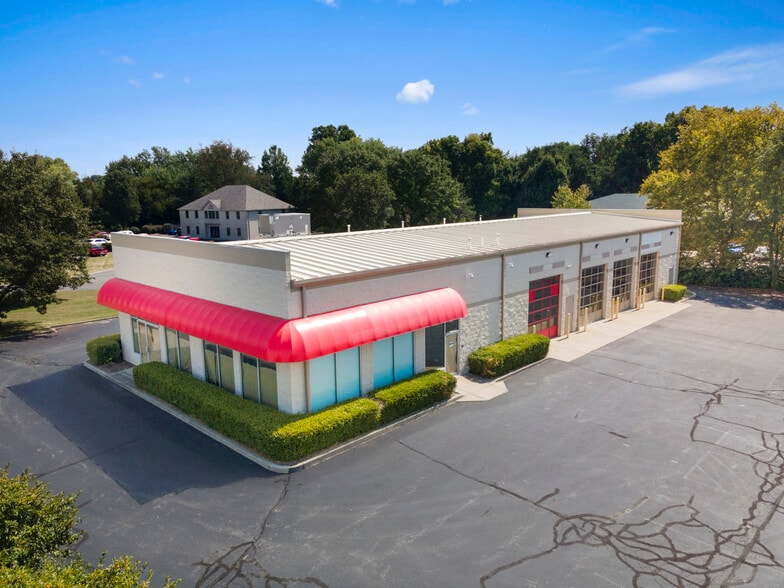 More Photos Of 326 Western Blvd, Greenwood Industrial For Sale