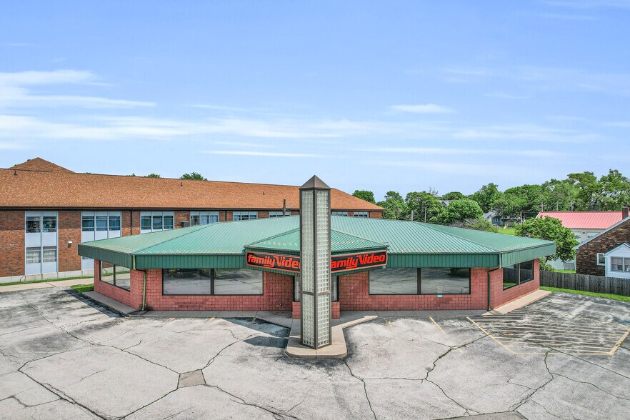 More Photos Of 301 E Champaign Ave, Rantoul Freestanding For Lease