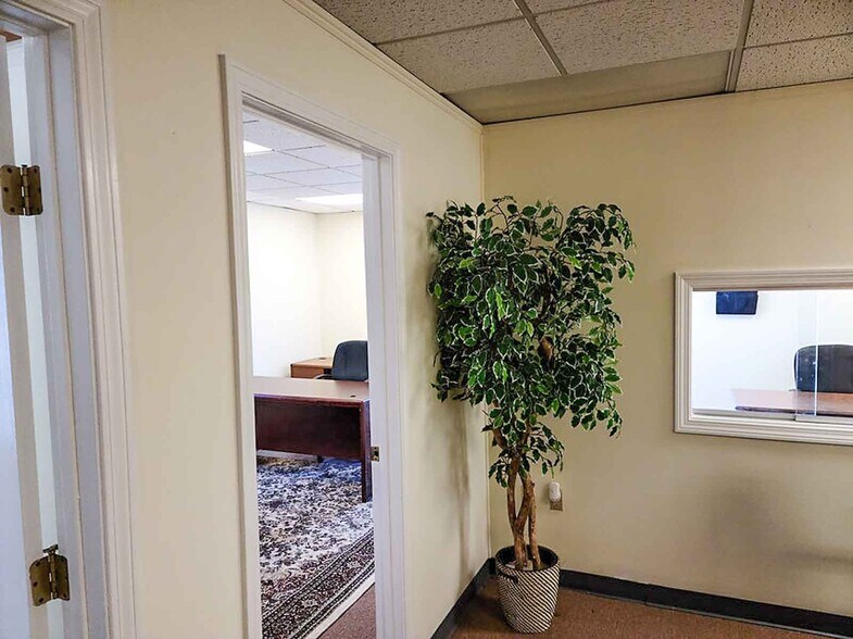 More Photos Of 114 State Rd, Sagamore Beach Warehouse For Lease