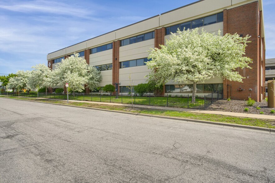 More Photos Of 570 Asbury St, Saint Paul Office For Lease