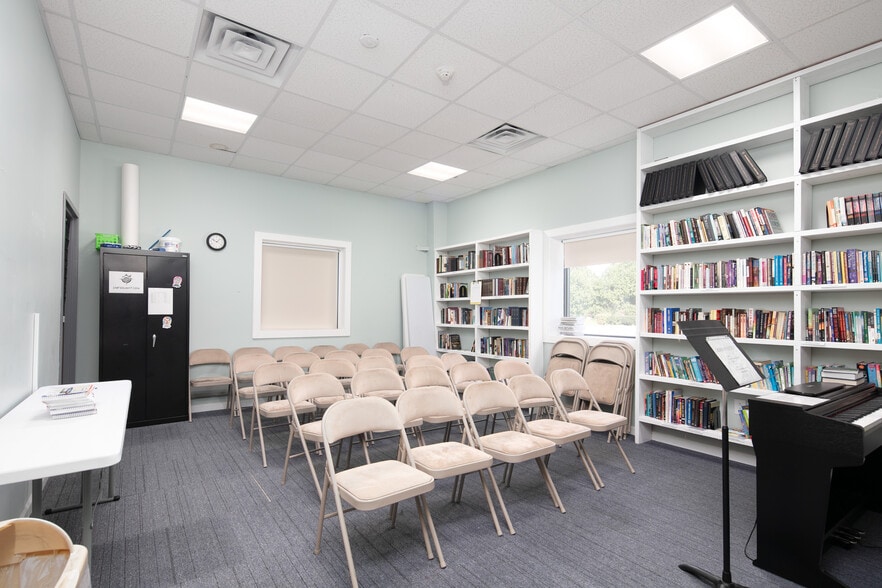 More Photos Of 210 New Coleman Ln, Georgetown Warehouse For Sale