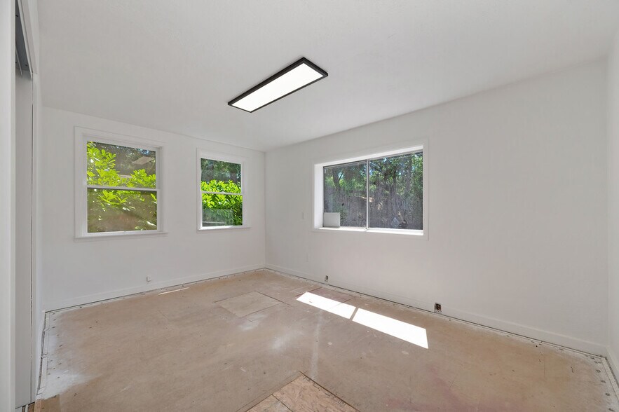 More Photos Of 1407-1409 Lincoln Way, Auburn Office For Sale