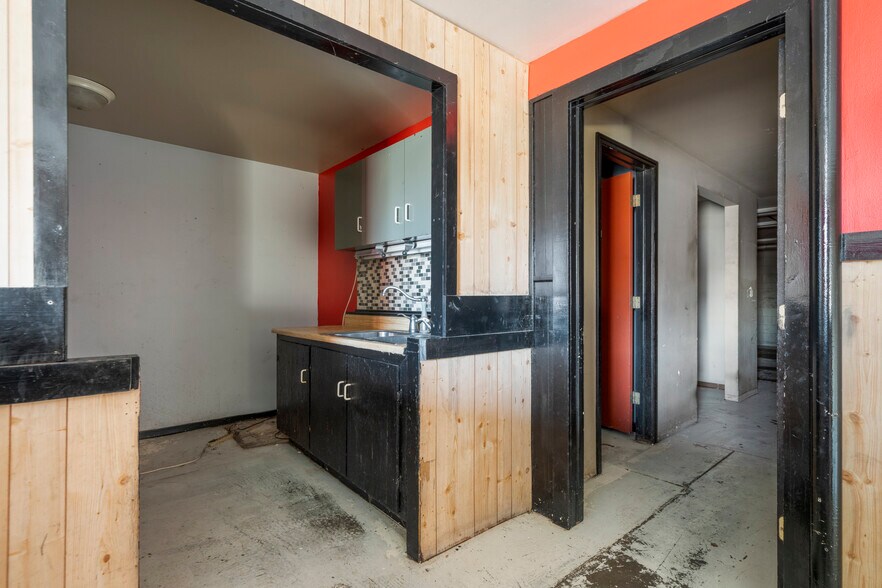 More Photos Of 12 S 111th Ave, Tulsa Service For Lease