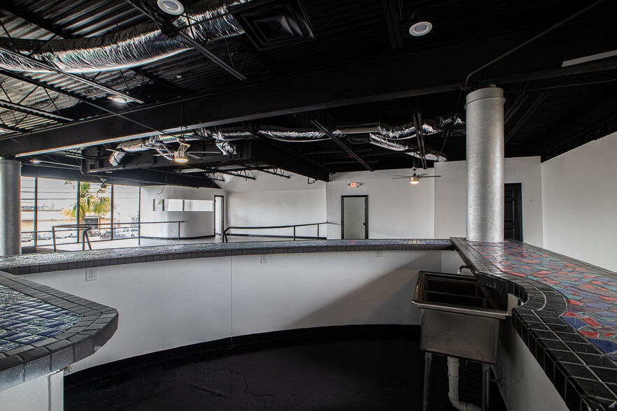More Photos Of 802 Crosstimbers, Houston General Retail For Sale