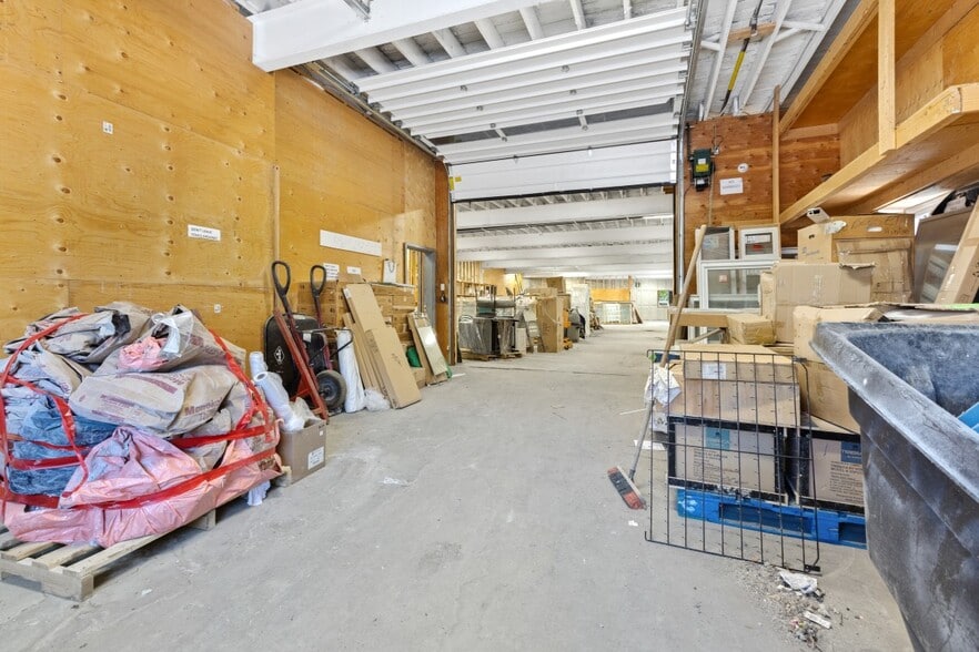 More Photos Of 255-257 Ste-anne Ave, Ottawa Warehouse For Sale