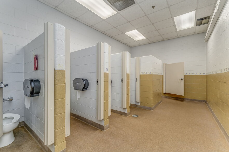 More Photos Of 13 Rome Rd SW, Cave Spring Office For Sale