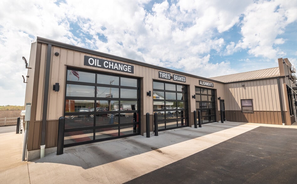 More Photos Of 1008 E Main St, Linn Auto Dealership For Sale