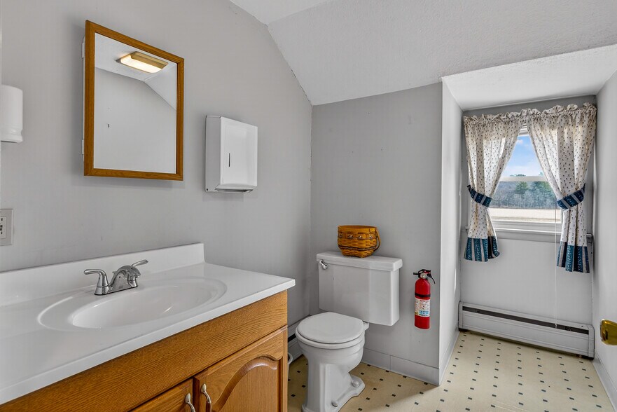 More Photos Of 60-62 Hyde Ave, Vernon Storefront Retail Office For Sale