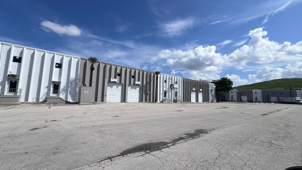 More Photos Of 9300-9410 NW 100th St, Medley Warehouse For Lease