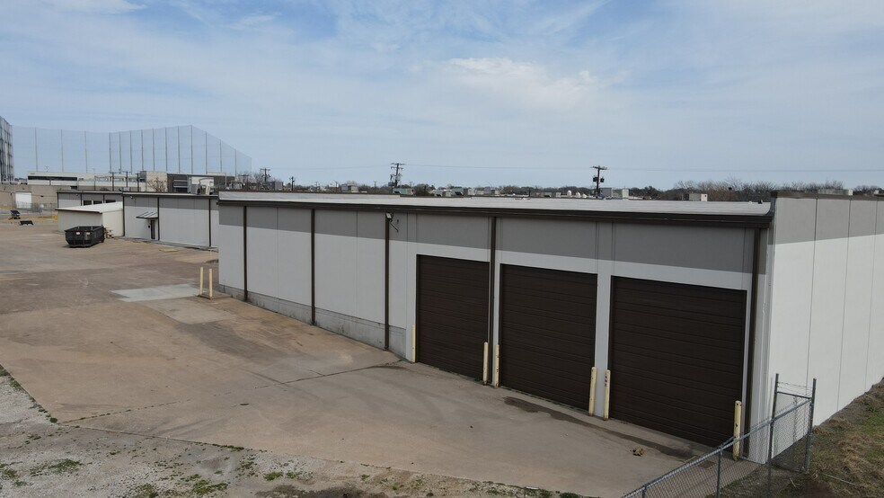 More Photos Of 2020 E 4th St, Fort Worth Warehouse For Sale