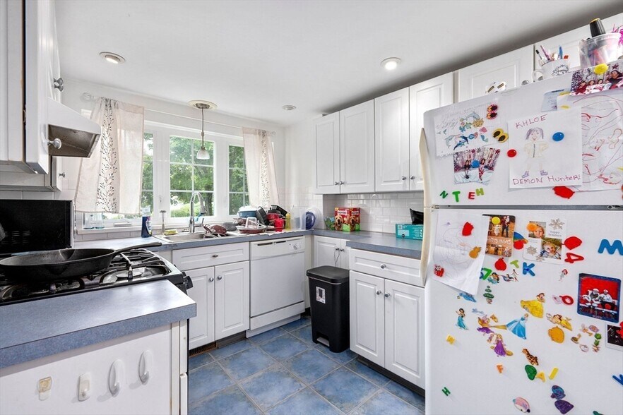 More Photos Of 37 School St, Hyannis Apartments For Sale