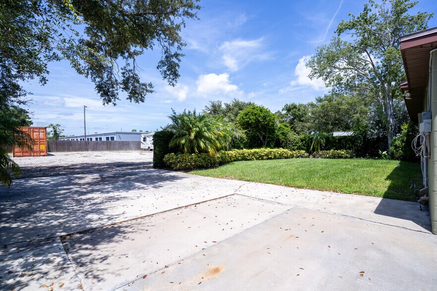 More Photos Of 883 Southwind Ln, Largo Industrial For Sale