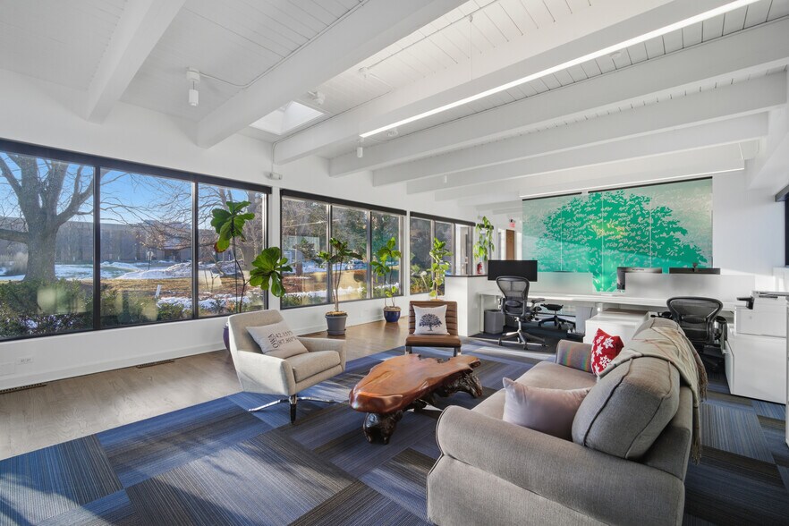 More Photos Of 836 Skokie Blvd, Northbrook Office For Sale
