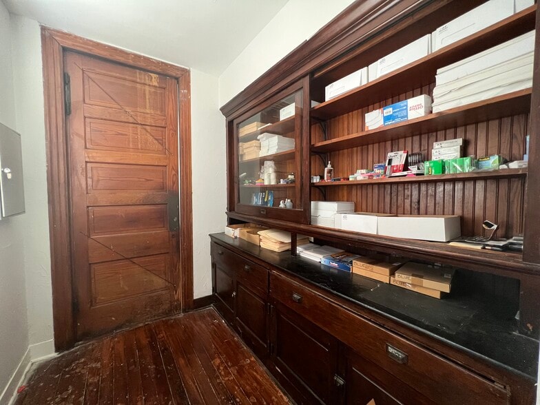 More Photos Of 320 East St, Memphis Office For Sale