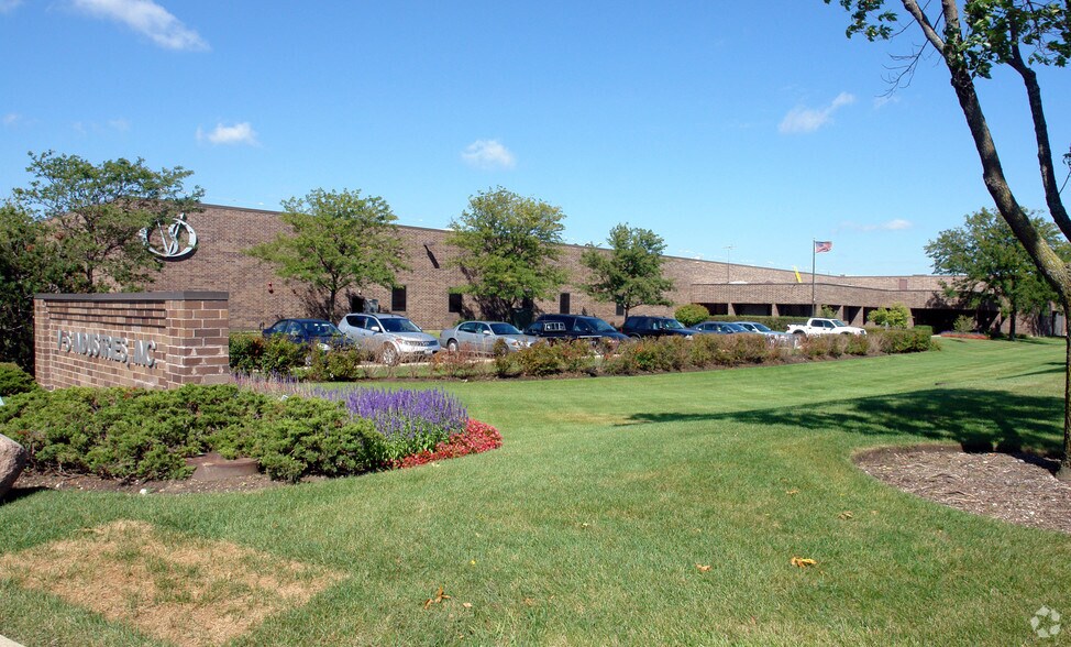 More Photos Of 900 S Chaddick Dr, Wheeling Manufacturing For Lease