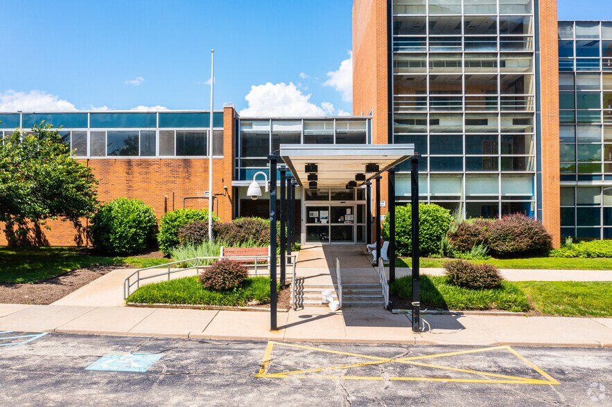 More Photos Of 3905 Ford Rd, Philadelphia Office For Sale