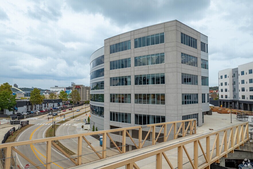 More Photos Of 200 W 3rd St, Newport Unknown For Lease