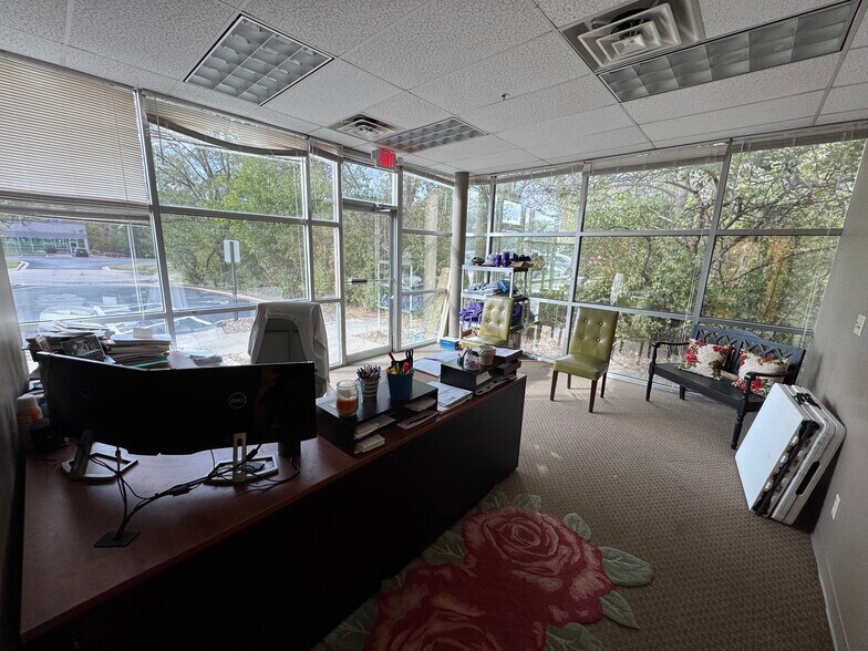 More Photos Of 7810-7900 NW 100th St, Kansas City Unknown For Lease