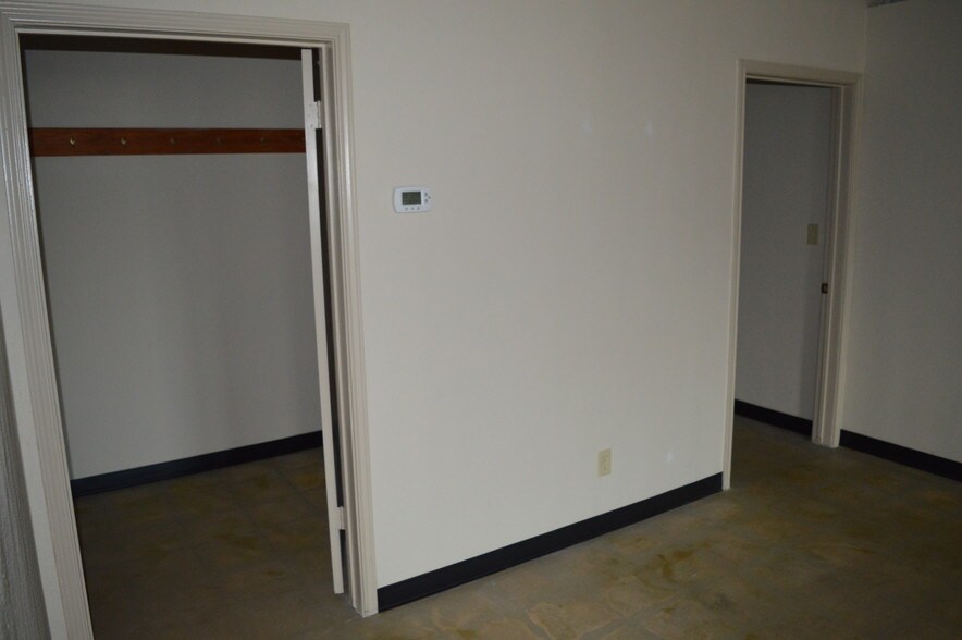 More Photos Of 242 Trade Center Dr, New Braunfels Warehouse For Lease