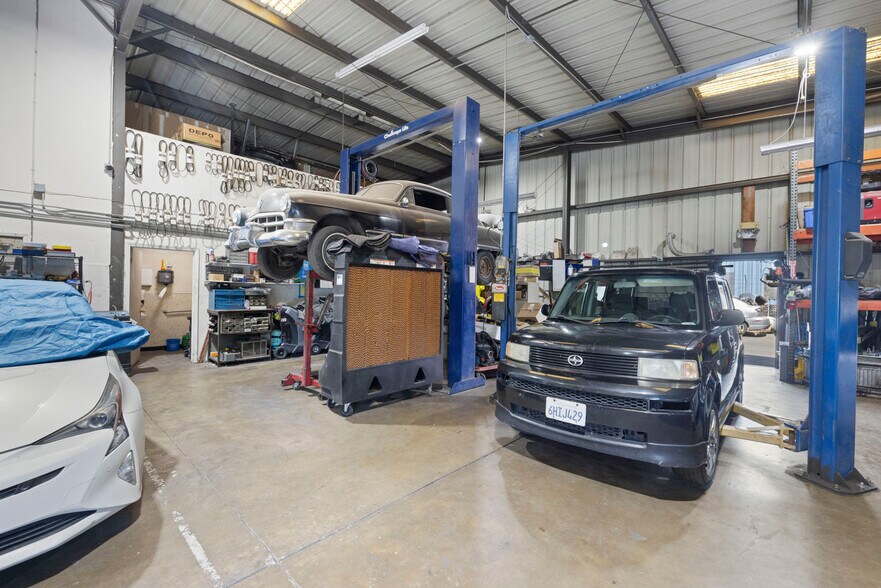 More Photos Of 820 Beckman Rd, Lodi Auto Repair For Lease