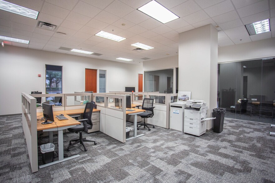 More Photos Of 2721 Discovery Dr, Orlando Research And Development For Lease