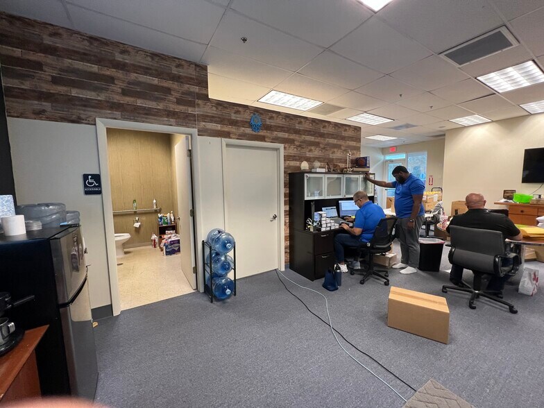 More Photos Of 2860 W State Road 84, Fort Lauderdale Office For Sale
